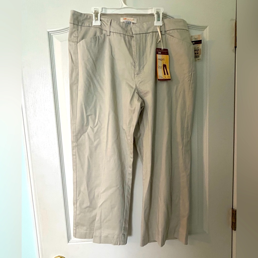Lee One True Fit Capri Khaki Pants